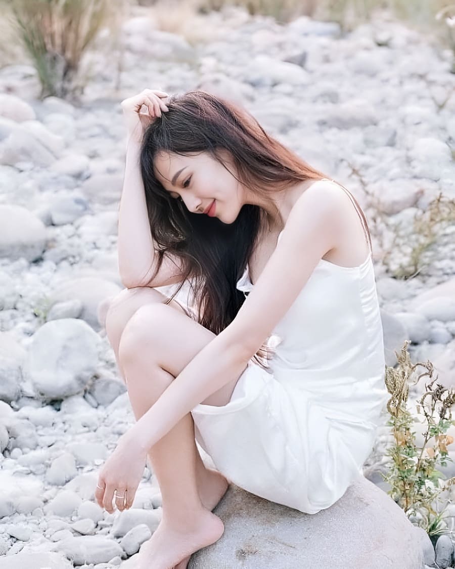 中国台湾网红美女模特,身材曲线凹凸有致