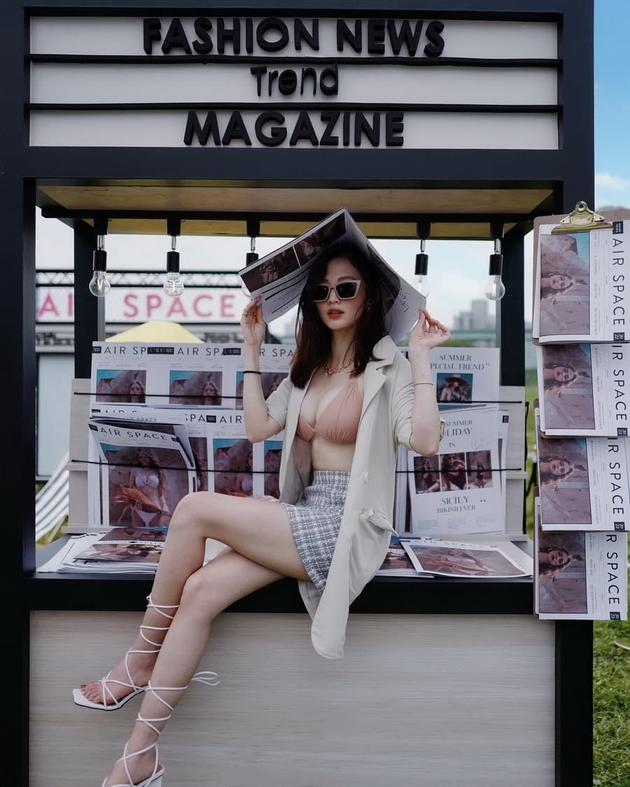 中国台湾网红美女模特,优美姿态展示