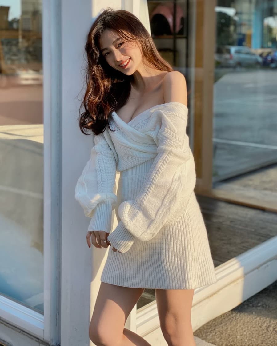 中国台湾网红美女模特,户外拍摄背景