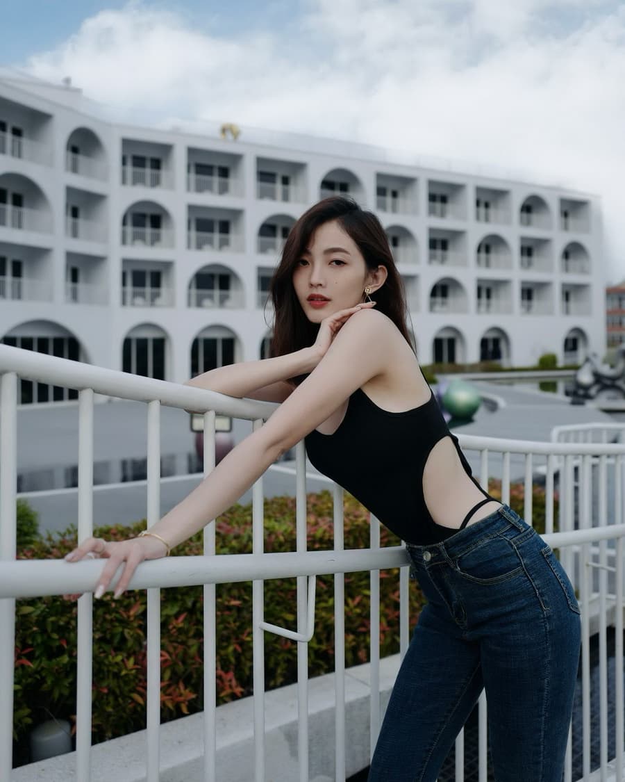 中国台湾网红美女模特,散发青春气息