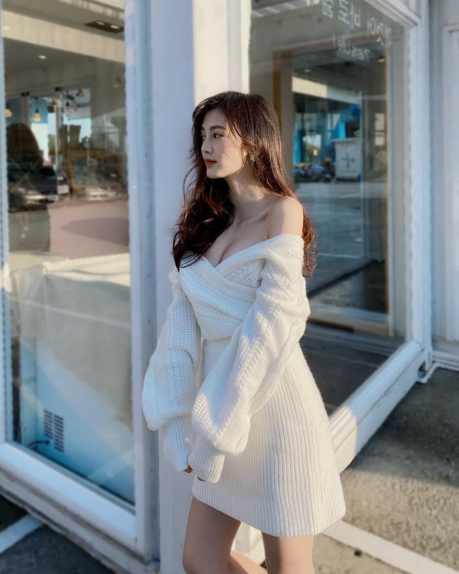 中国台湾网红美女模特,休闲装束清新自然