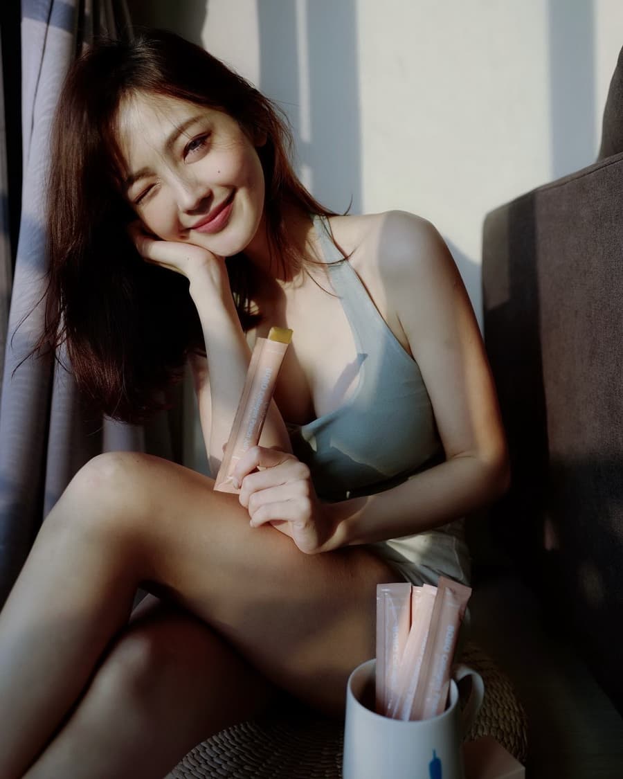 中国台湾网红美女模特,展现性感魅力