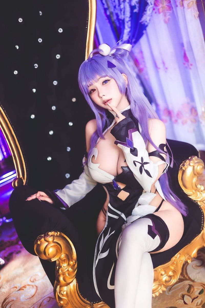 尹雪花精美Cosplay画面吸引眼球