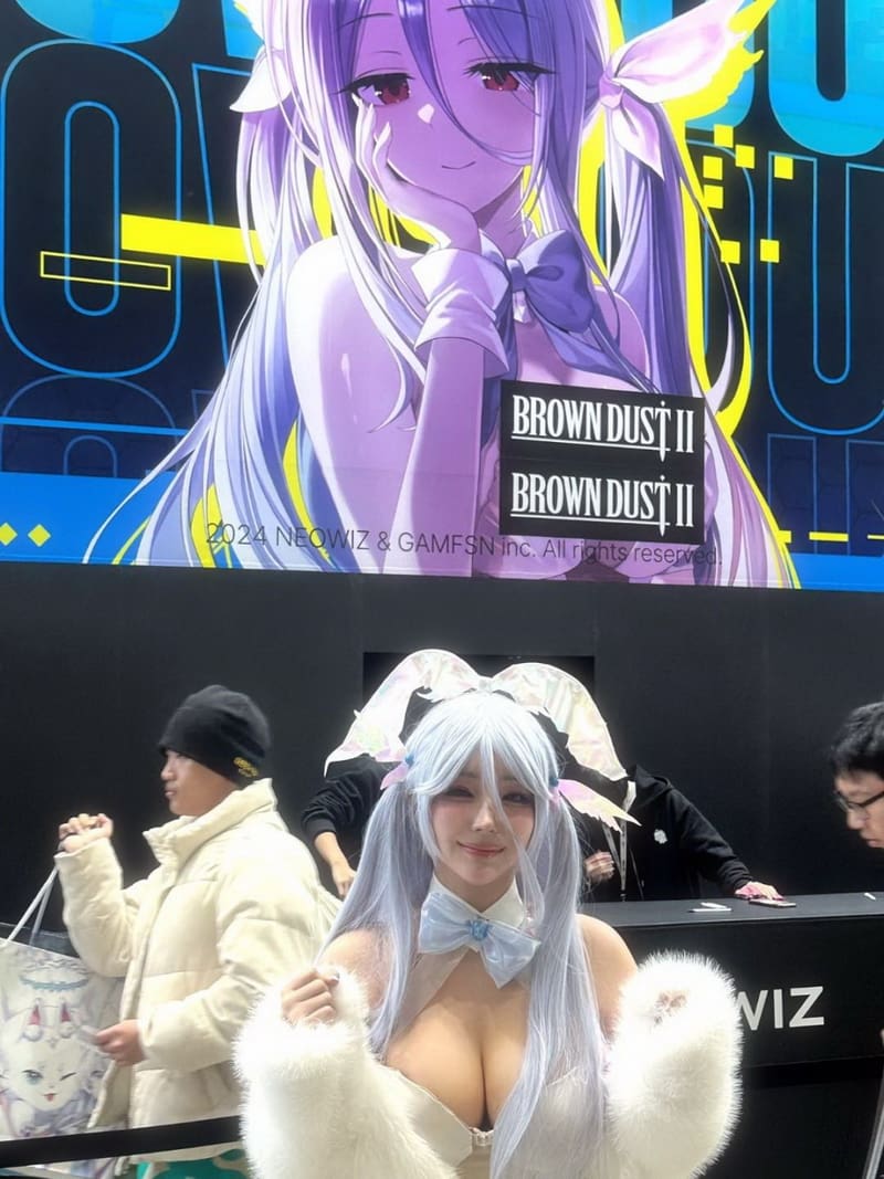 尹雪花通过精湛Cos作品展示角色细腻感