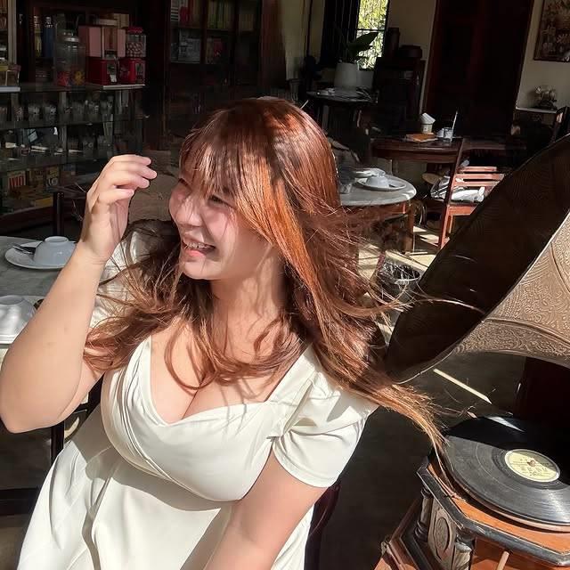 丰腴型网红佳姫Varangkana Klapajon，身材迷人