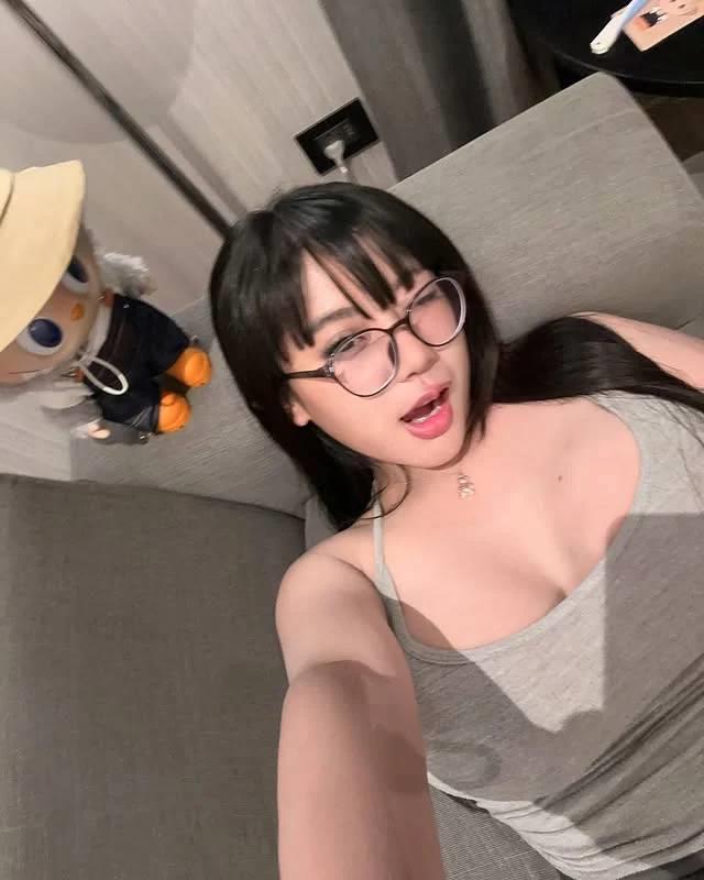 泰国美女Bxby Chalamx高清写真，肤白貌美