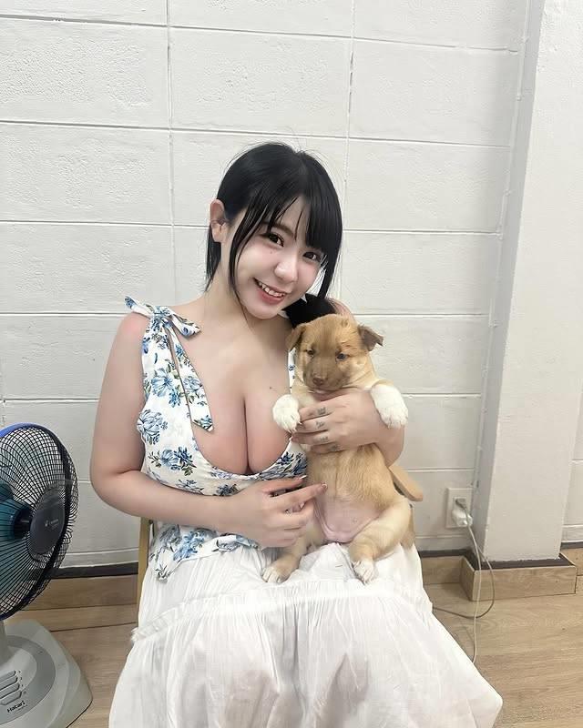 泰国网红Bxby Chalamx性感写真，火辣身材展示