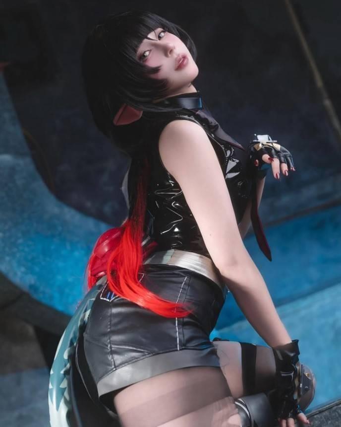 日本美女Cos《绝区零》简杜美图 颜值高身材好吸睛
