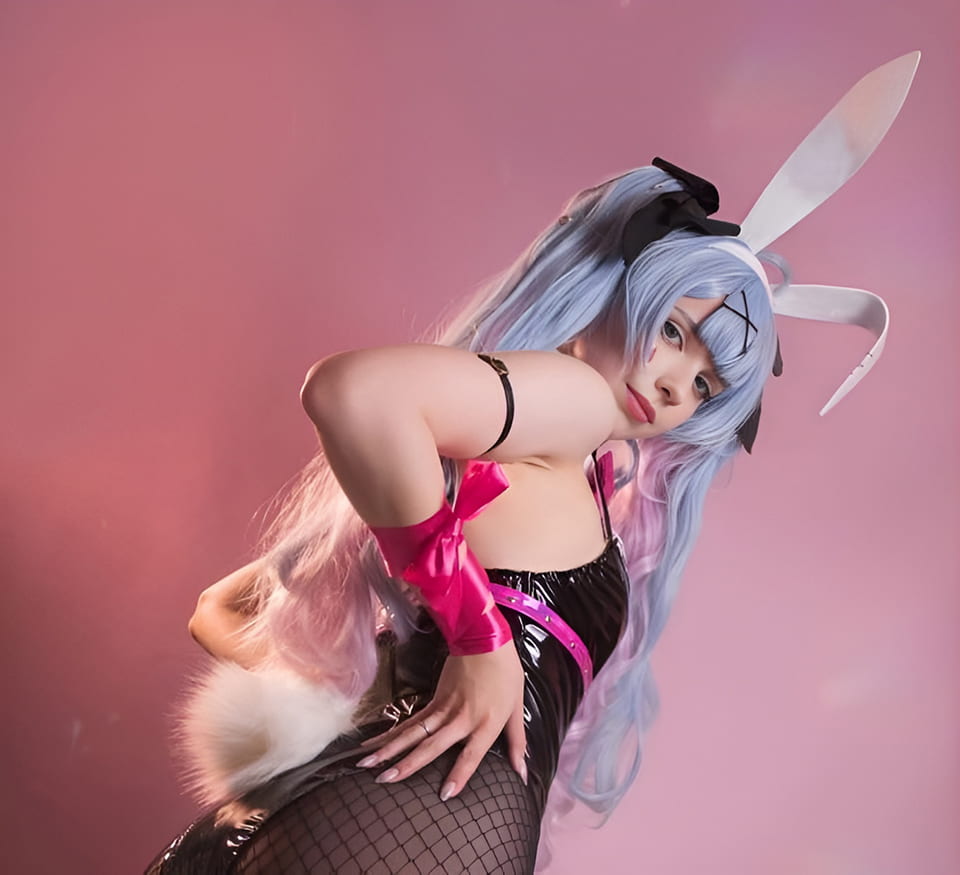 俄罗斯美女Cos《兔子洞》 初音 黑丝网袜兔女郎性感Cosplay