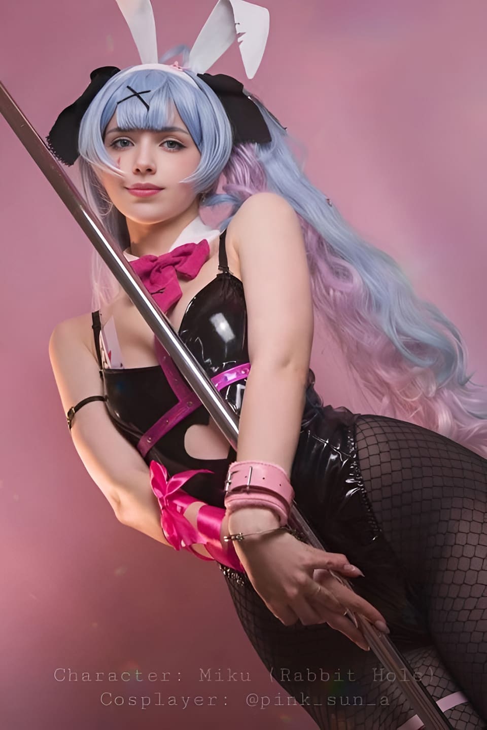 俄罗斯美女Cos《兔子洞》 初音 黑丝网袜兔女郎性感Cosplay