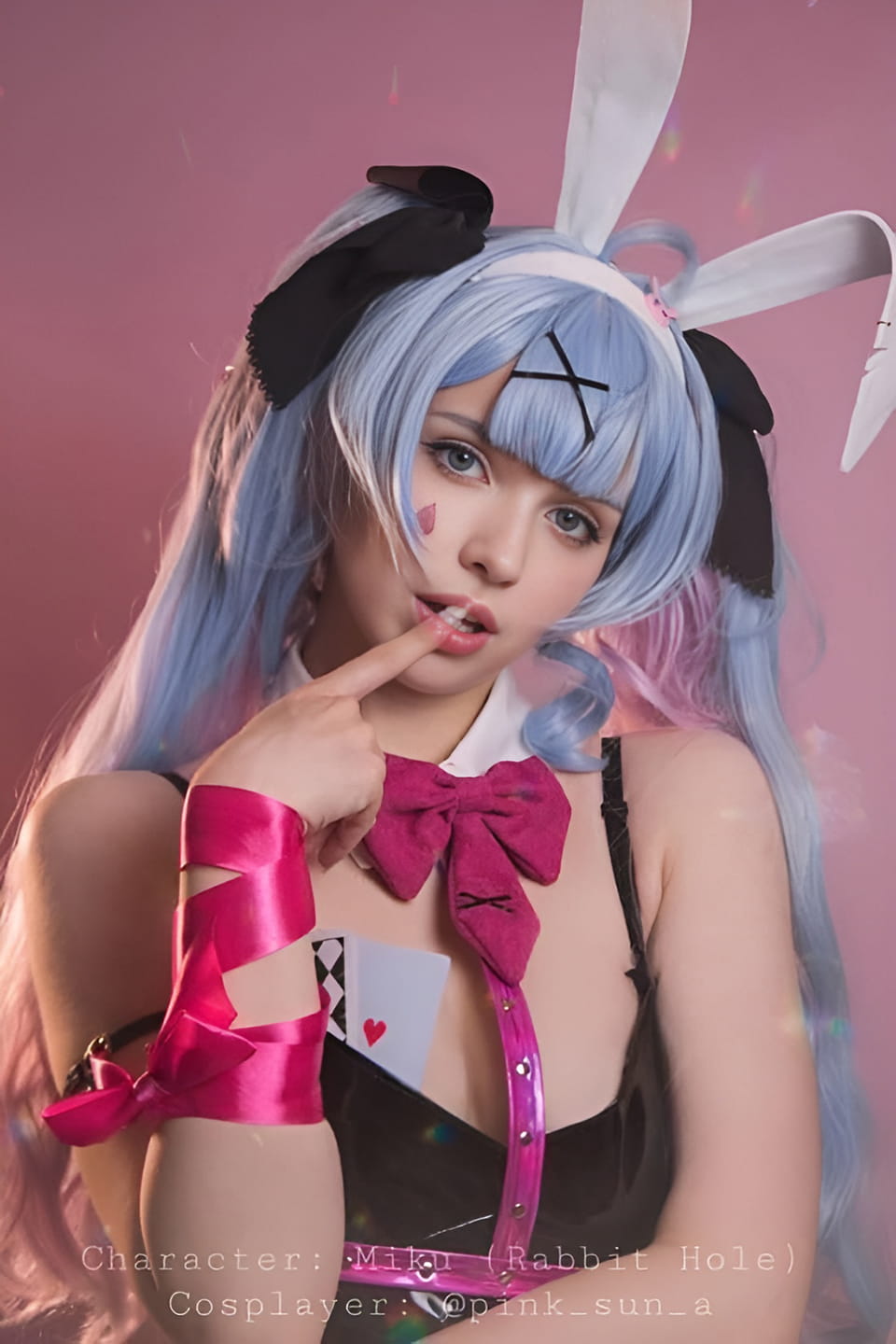 俄罗斯美女Cos《兔子洞》 初音 黑丝网袜兔女郎性感Cosplay