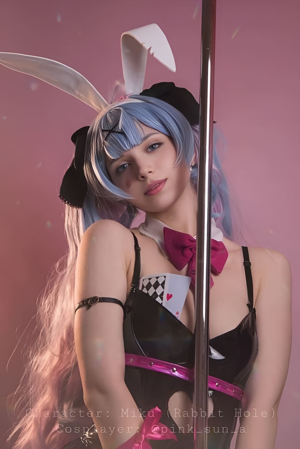 俄罗斯美女Cos《兔子洞》 初音 黑丝网袜兔女郎性感Cosplay
