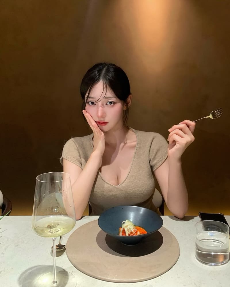 金淑贞:微醺破碎感的时尚表达