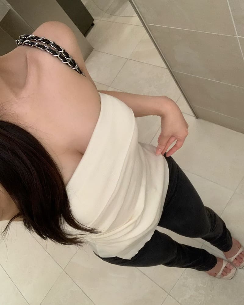 金淑贞:白皙皮肤与迷人身材展示