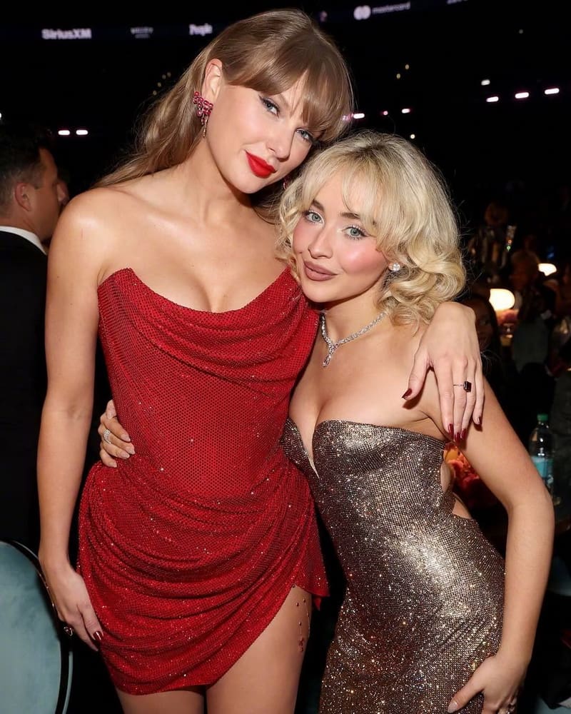 Taylor Swift红色迷你裙精致造型 17