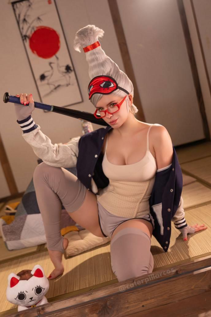 俄罗斯COSer Alekandra Tsvetova惊艳COS《胆大党》奶奶，展示完美身材