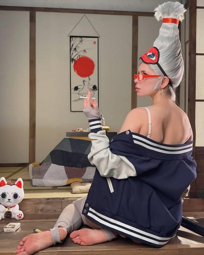 俄罗斯美女Aleksandra TsvetovaCOS《胆大党》奶奶，性感造型引发热议