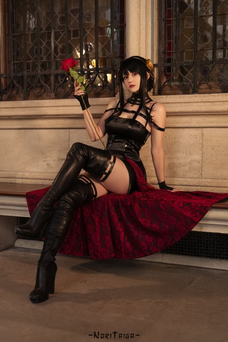 德国美女KaddiCosplay，Cos《巫师3》希里，身姿曼妙