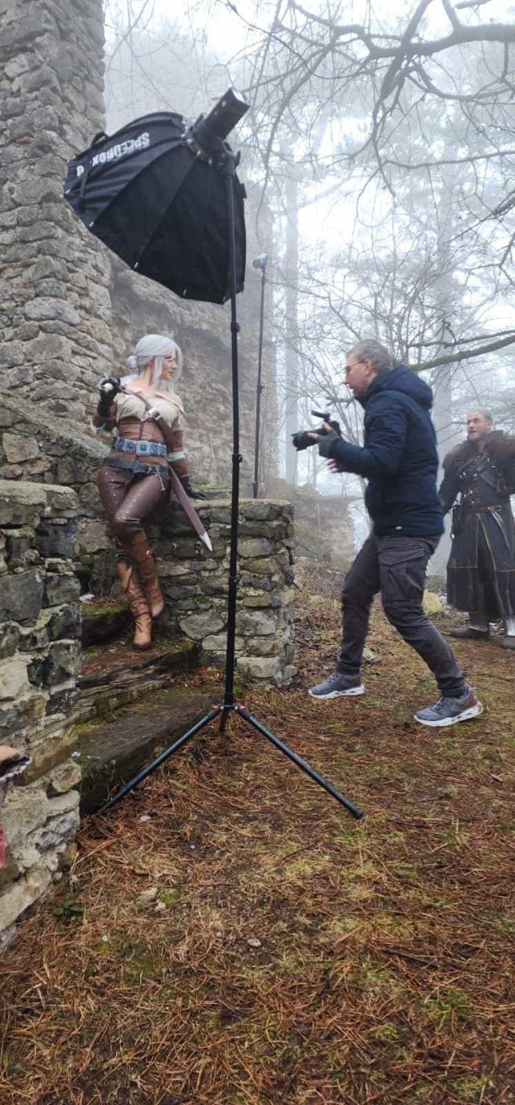 德国美女KaddiCosplay的《巫师3》希里Cos作品，性感迷人