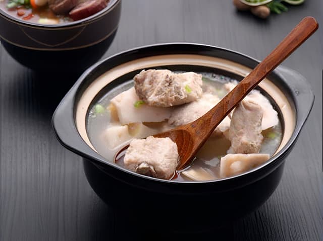 乳白色排骨汤,鲜嫩入味,营养丰富