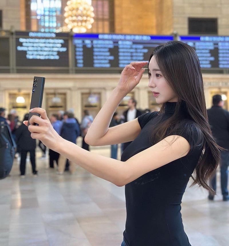 韩国美女健身教练Nanaring的强大气场和迷人微笑