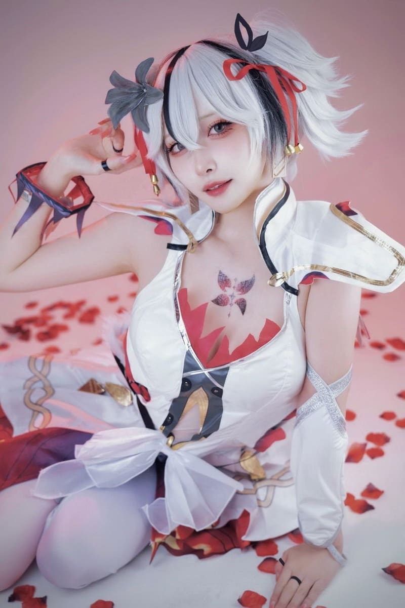 日本美女ねねCosplay 穿越到游戏中的动人角色