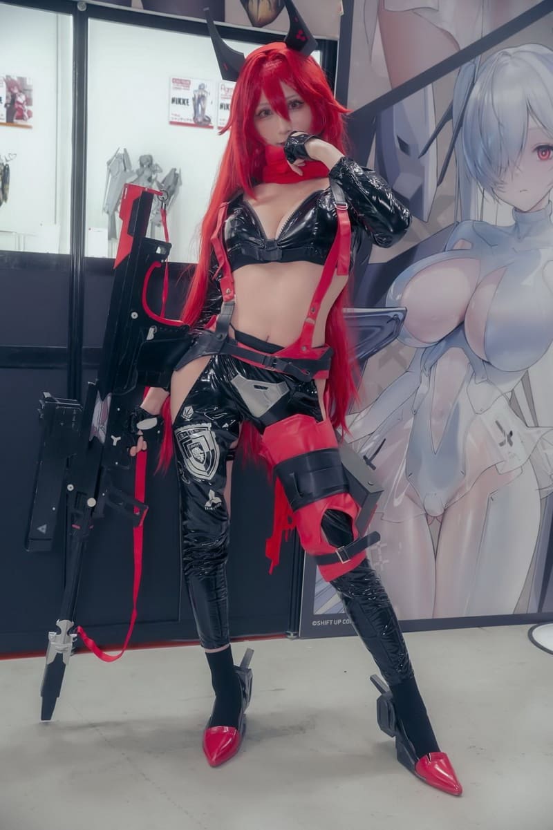 日本美女ねねCosplay 精致细节完美还原白嫩大腿诱人