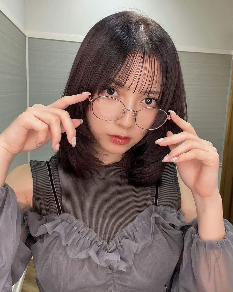 迷人的眼神,桃月梨子的气质令人倾倒