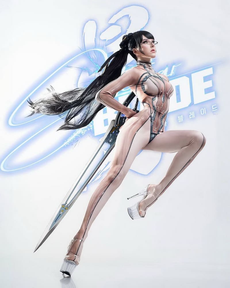 拉脱维亚Cosplay美女CandyBall演绎《星刃》伊芙肤质战衣