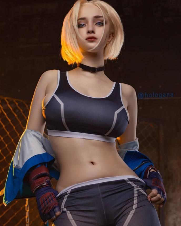 超雄胸肌与美丽曲线的完美结合,Hologana的蔚COS吸引目光