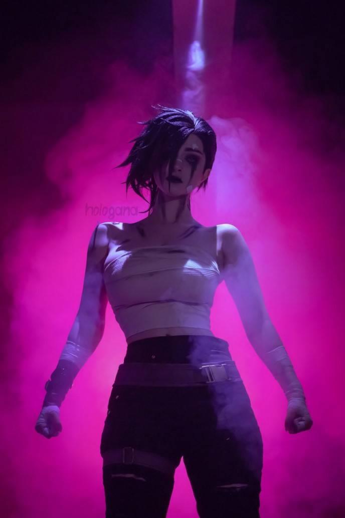 俄妹COS蔚,肌肉线条分明,展现力与美的结合