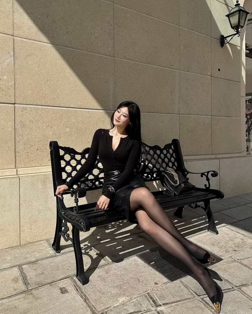 Sissi展现出非凡的模特风范与时尚气质