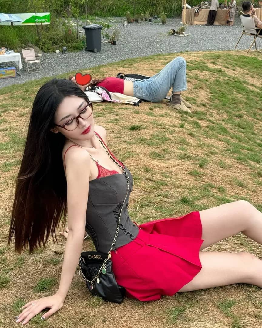 Sissi的造型时尚又优雅,令人惊叹