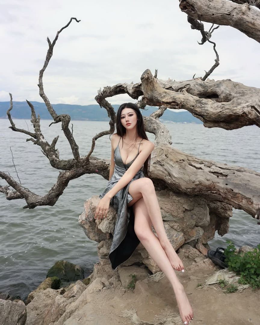 Sissi的高贵气质与大长腿相得益彰