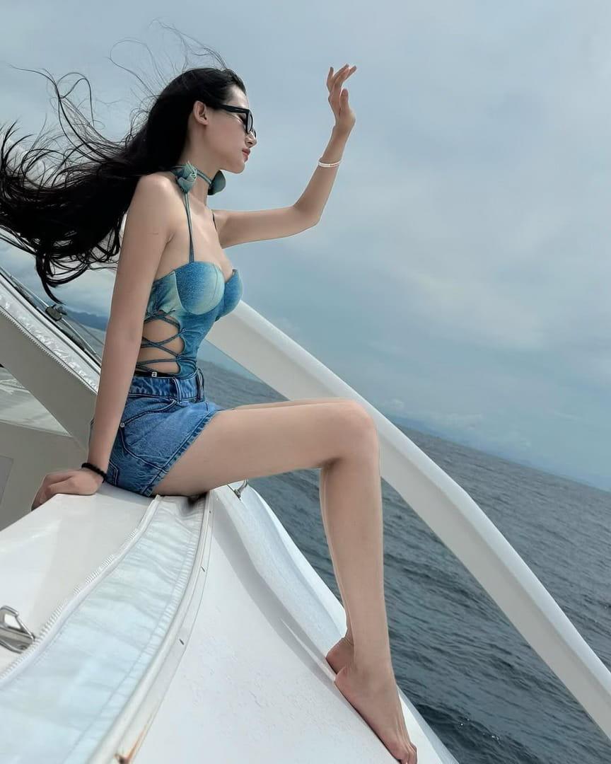 Sissi无可挑剔的模特身形和优雅穿搭