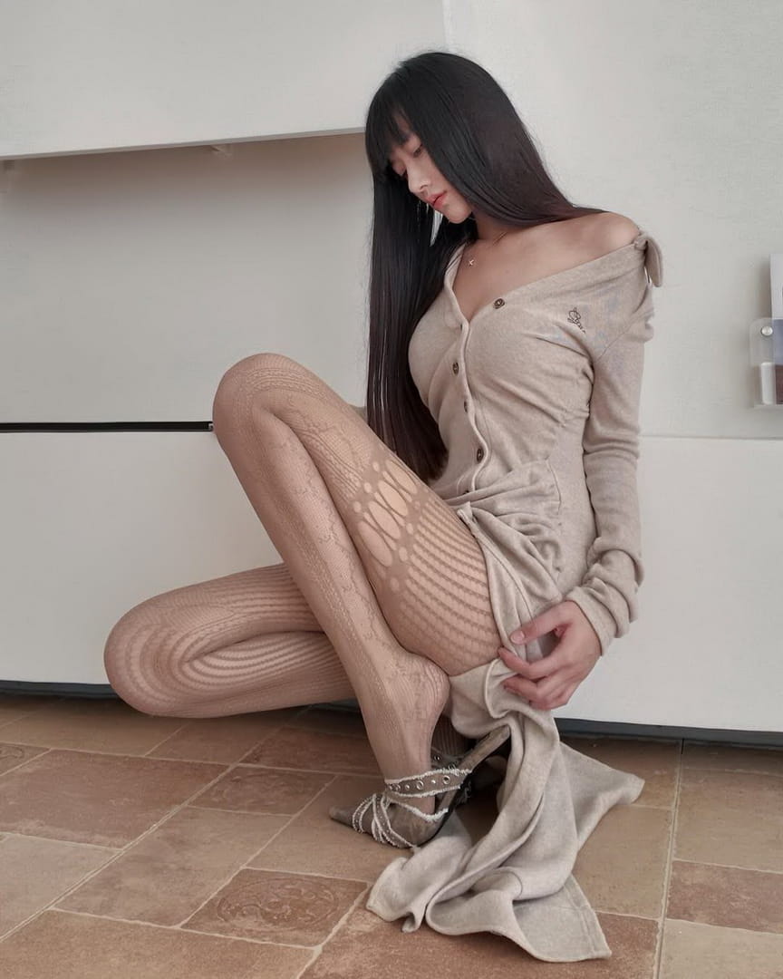 Sissi的完美身材与独特气质相结合,魅力无穷