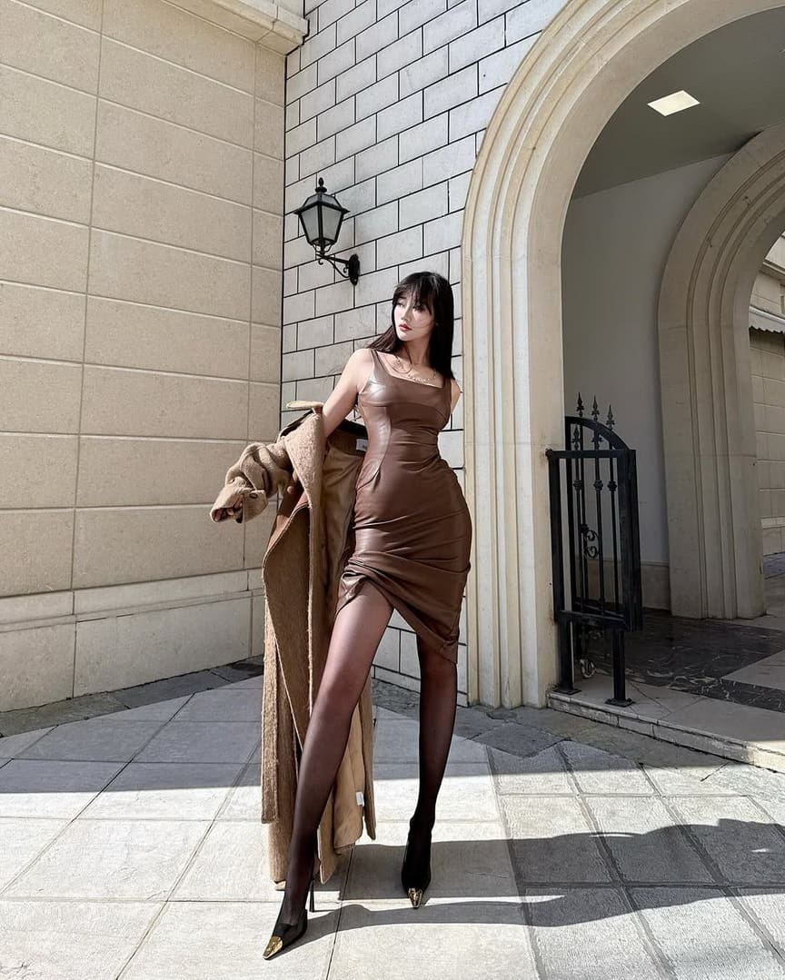 Sissi展现高贵与时尚完美融合的穿搭风格