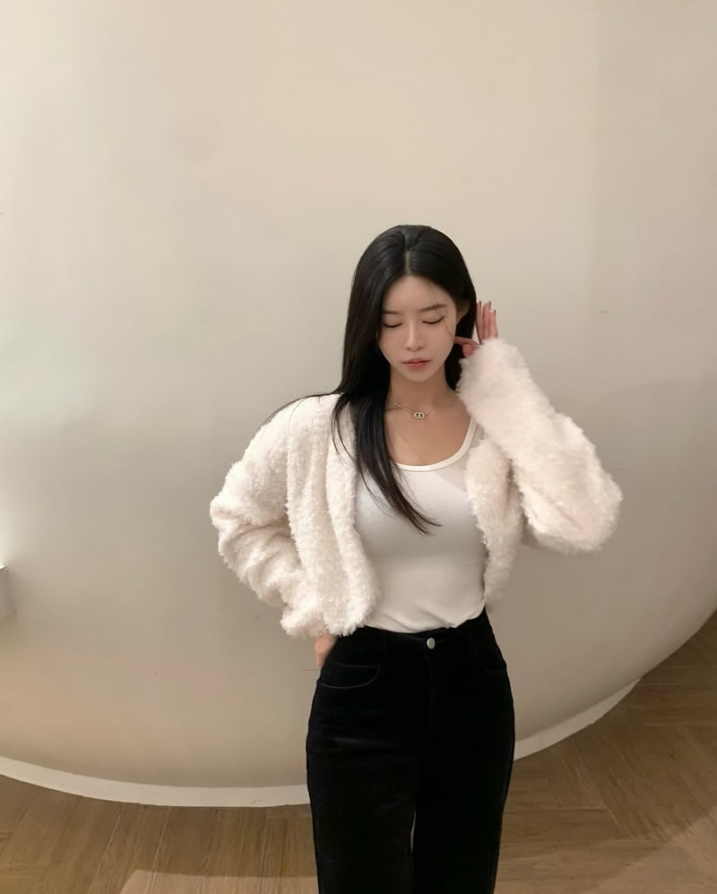 Kirome通过健身与自律，展现出完美曲线