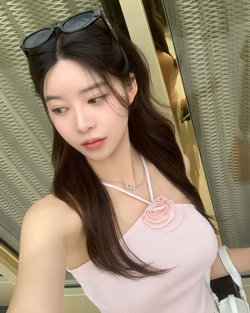 韩国网红Kirome展示完美腰臀比，时尚与美丽并存