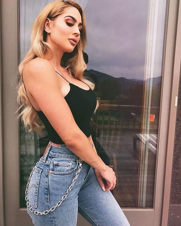 HOPE HOWARD健身后的人物照片,塑造了强大而美丽的女性形象