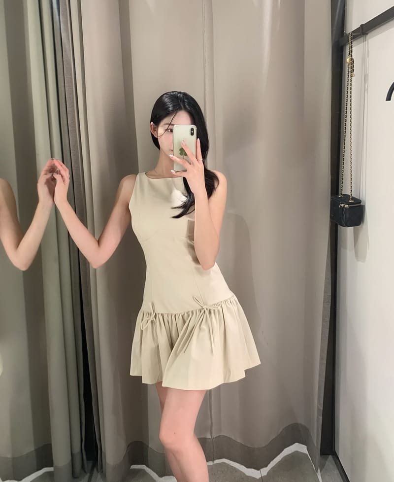 Kirome展现健美身材，精致与力量并存