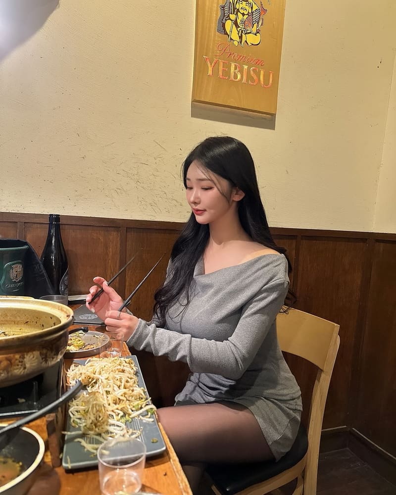 韩国网红yoonderful_享受美食