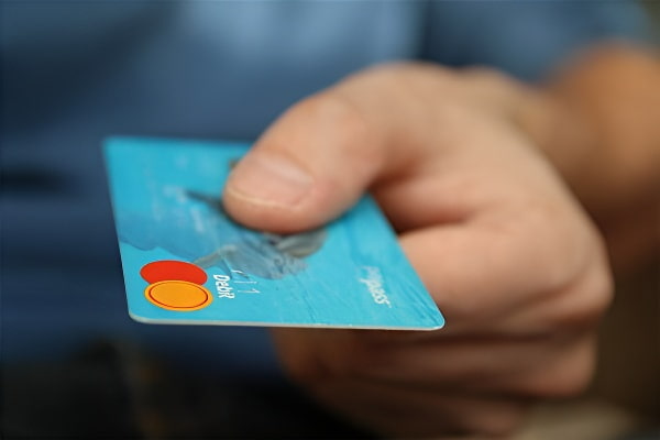 梦境说明:梦见别人给钱