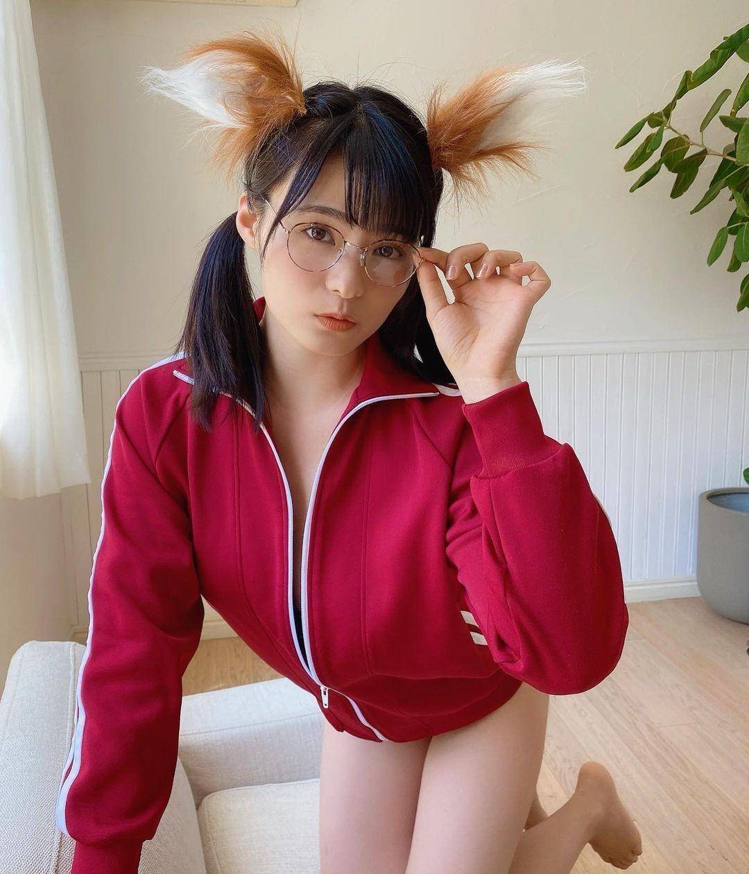 栗田惠美穿着时尚照片