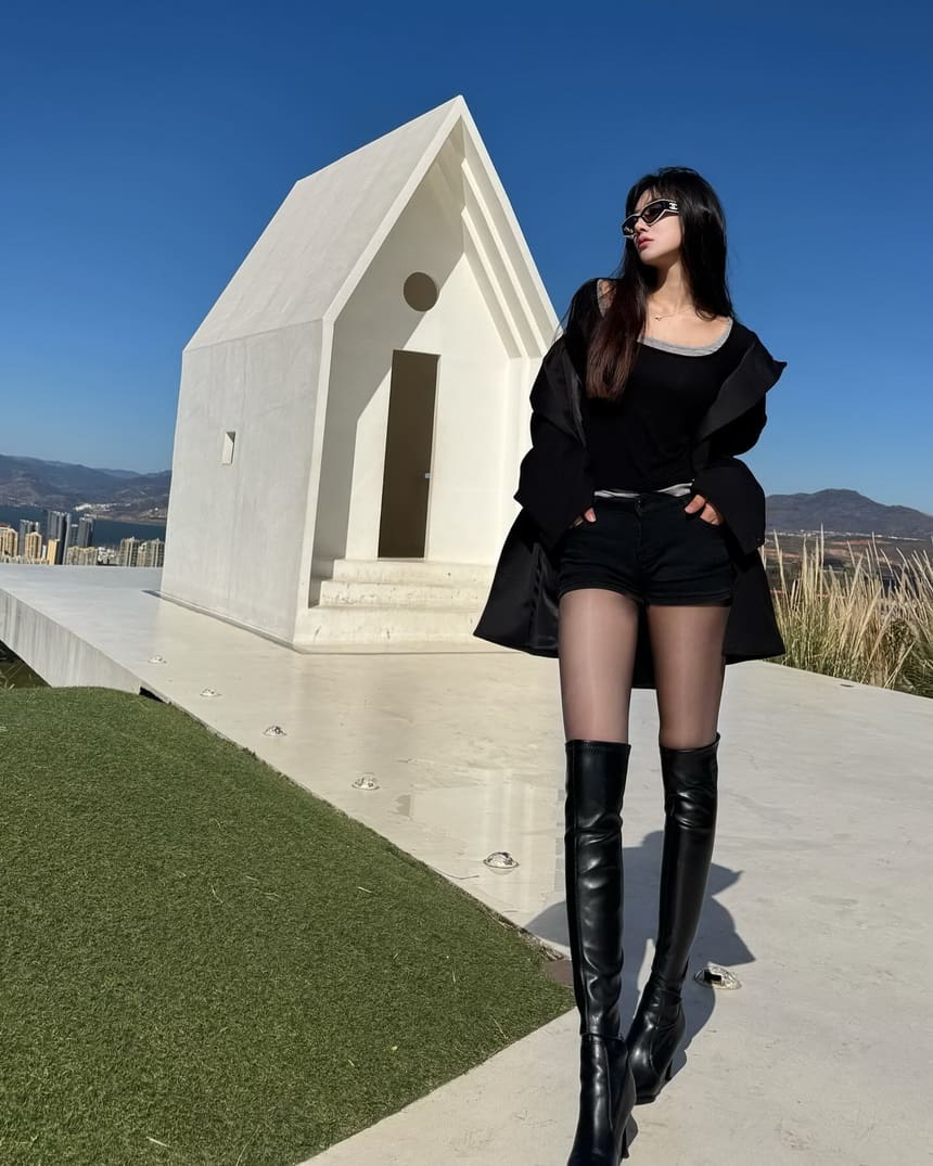 独特气质与时尚风格展现韩国美女@Sissi_gyx。