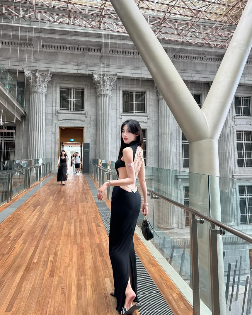 甜美笑容与时尚穿搭的@Sissi_gyx。