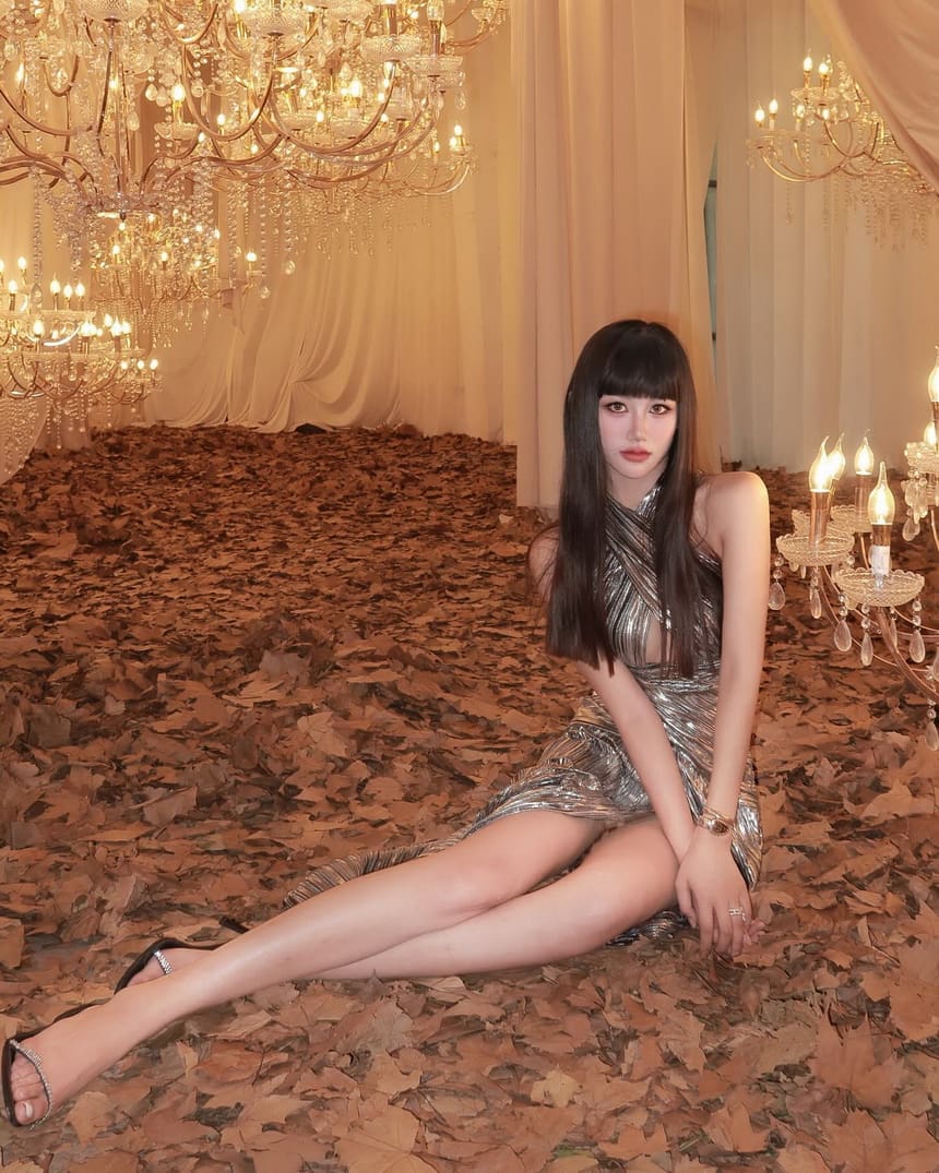 甜美笑容与时尚风格展现@Sissi_gyx。