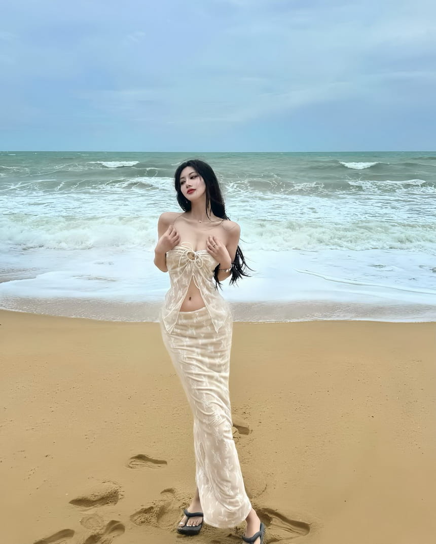 清新自然美貌与时尚穿搭的@Sissi_gyx。