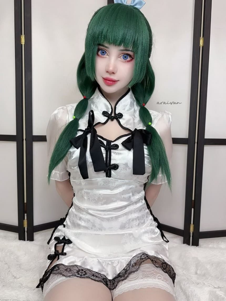 araivunCOS美图,红丝搭配性感身材