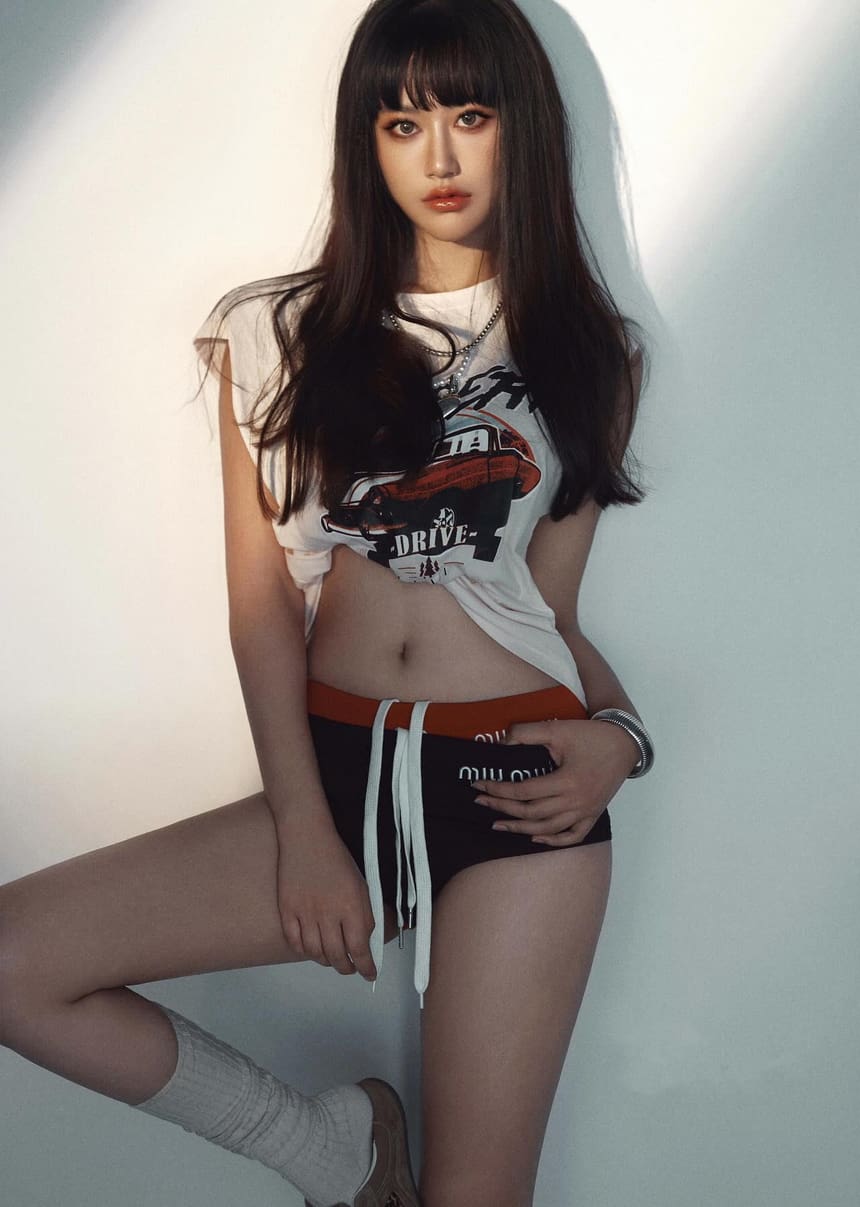 清新自然美貌与时尚穿搭展现@Sissi_gyx的独特气质。